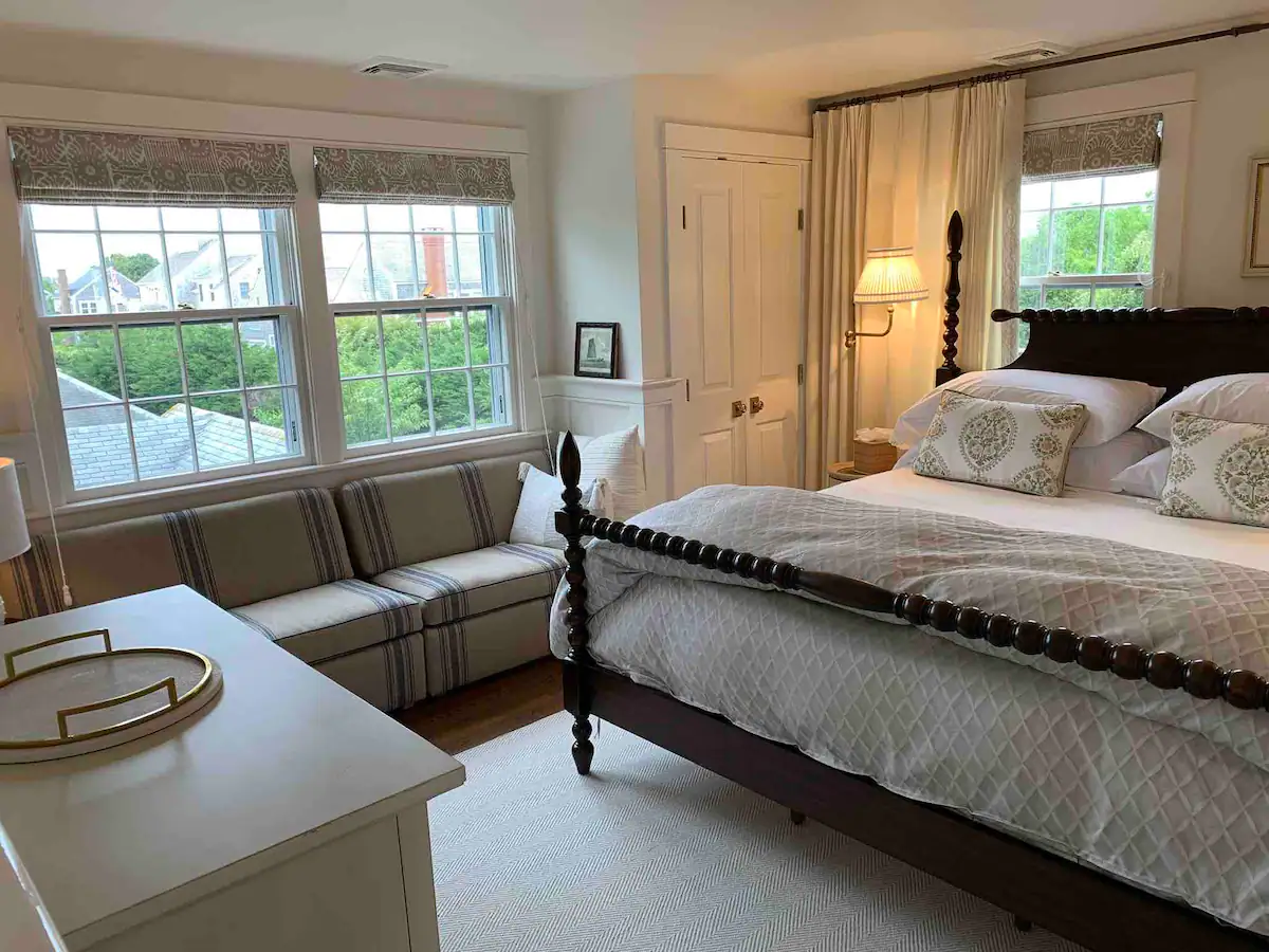 66 Hulbert Avenue – Beach House Picture # 19