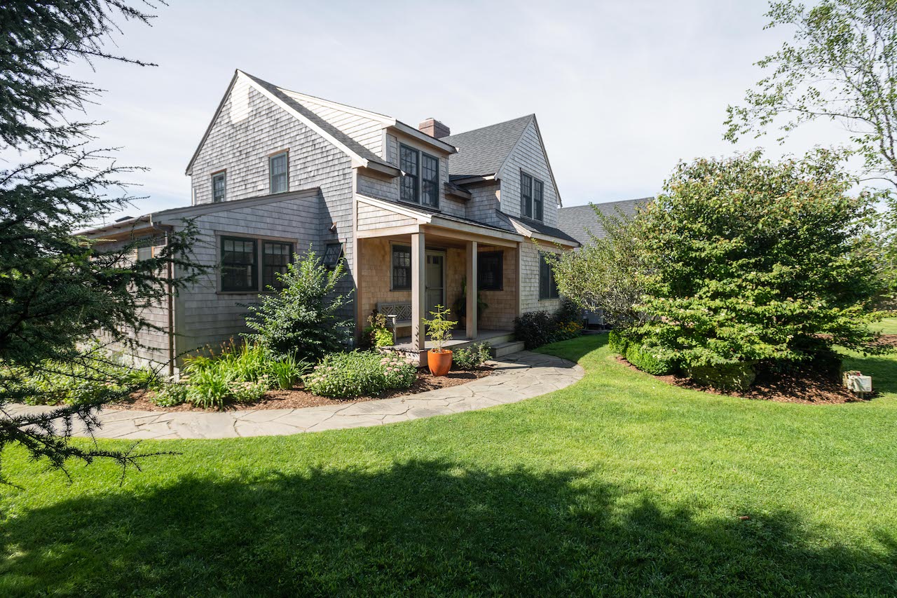 76 Hummock Pond Road: Main Picture