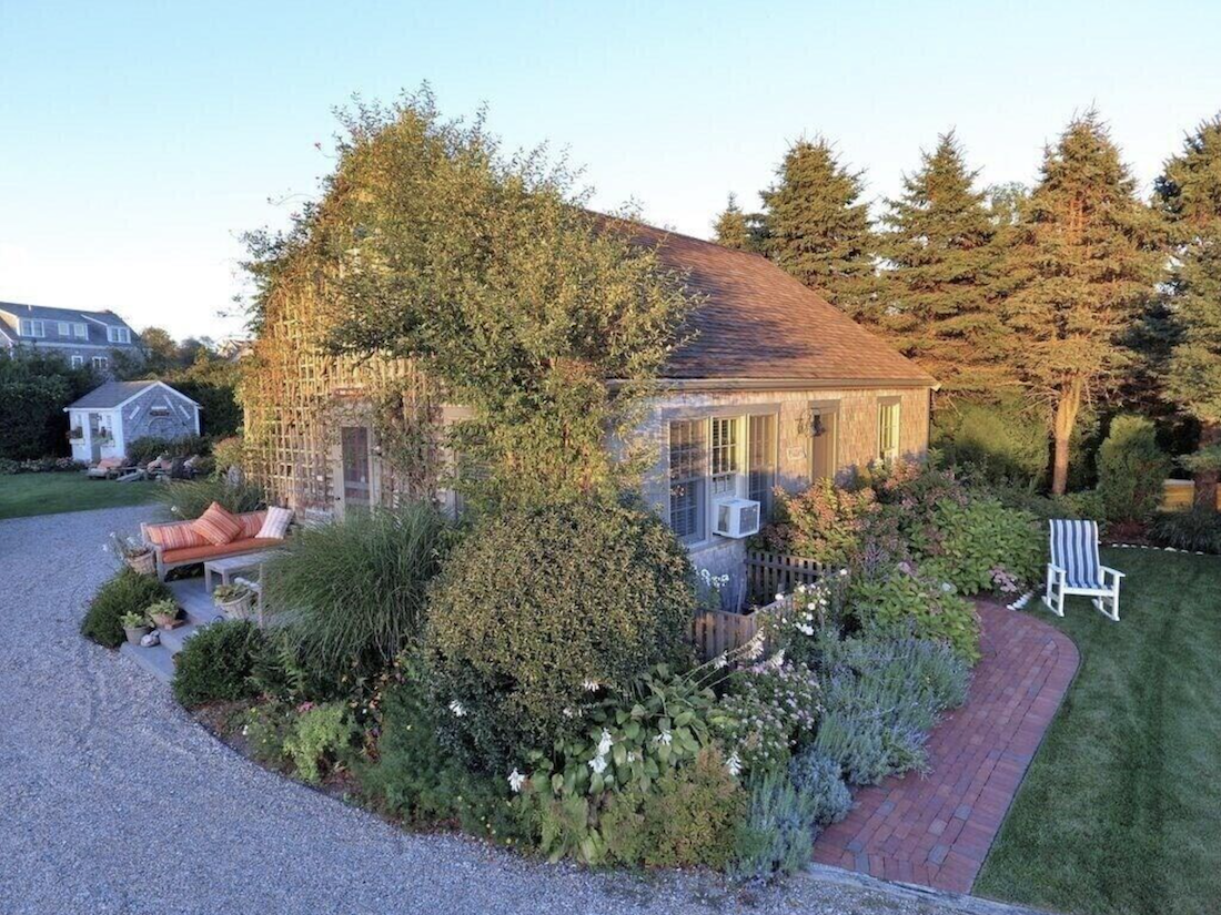 35 Hummock Pond Road: Main Picture